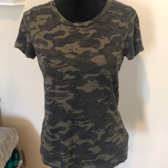 Tops - ◾️4/$12 - Army tank